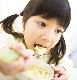 寶寶過春節(jié)吃東西應(yīng)注意什么?